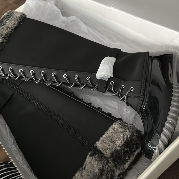 Torrid long duck boots Size 7. - Picture 6 of 6